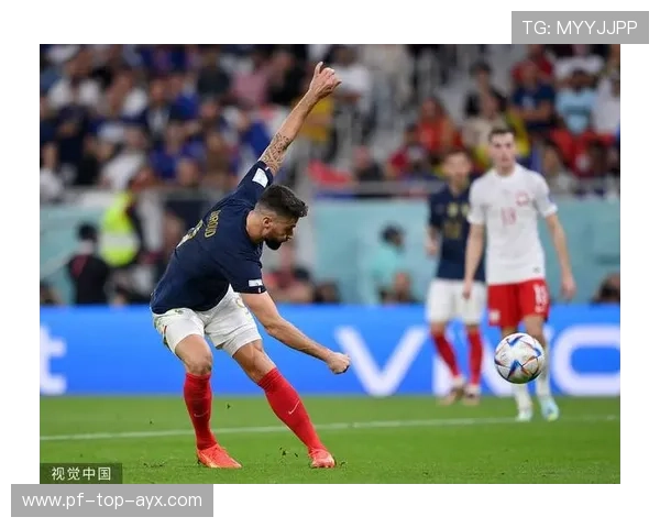 吉鲁背身做球助攻队友轻松破门